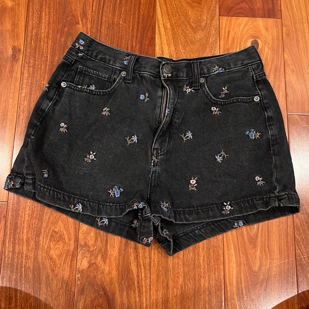 American Eagle Black Floral Shorts